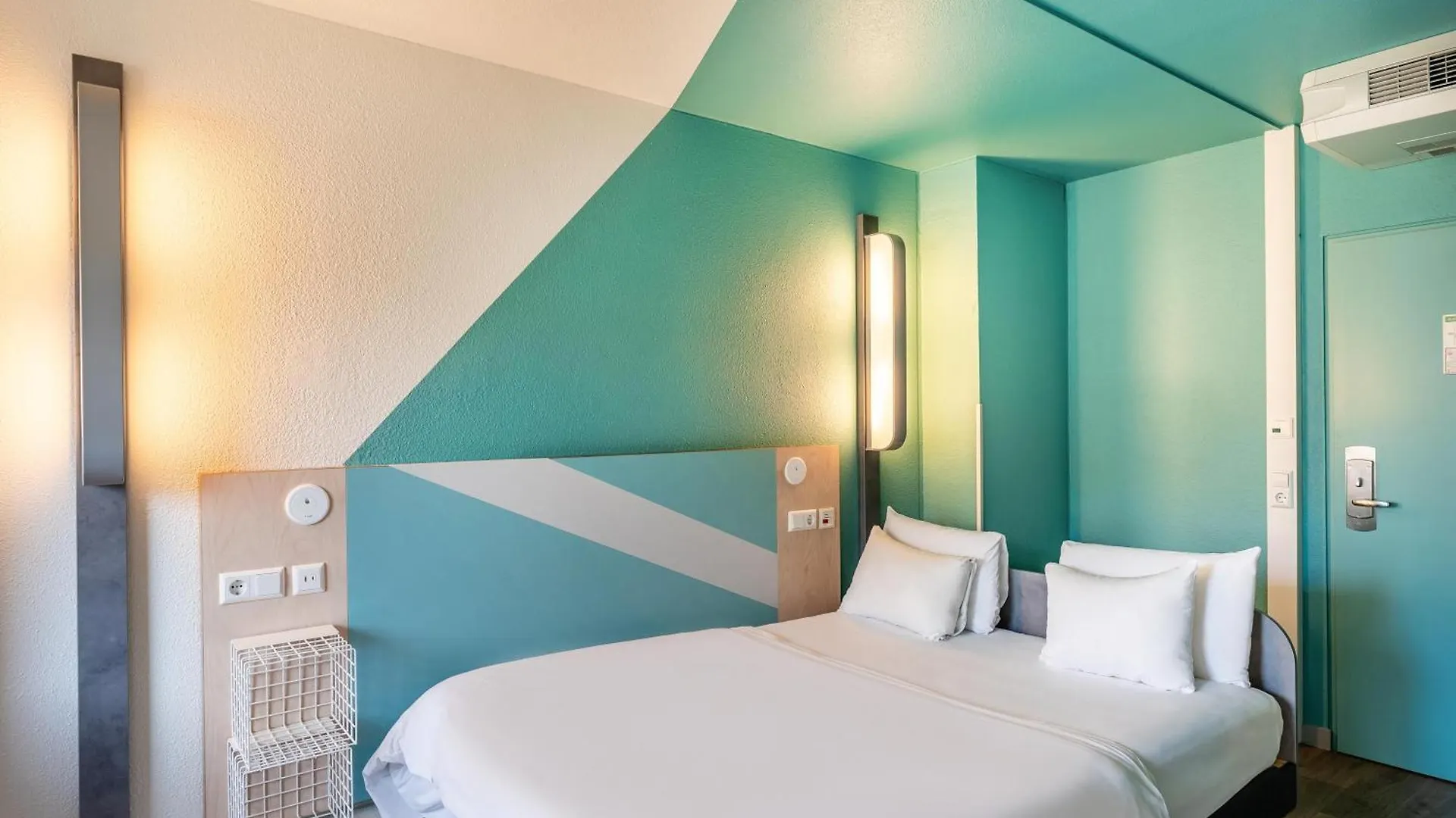 **  B&B Hotel Koeln-Porz Germania